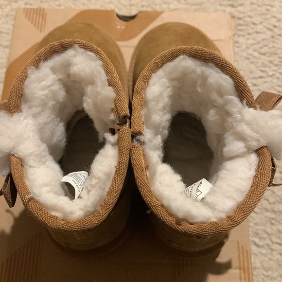 Koolaburra Tan Suede Boots with Bow Accent - Picture 5 of 6